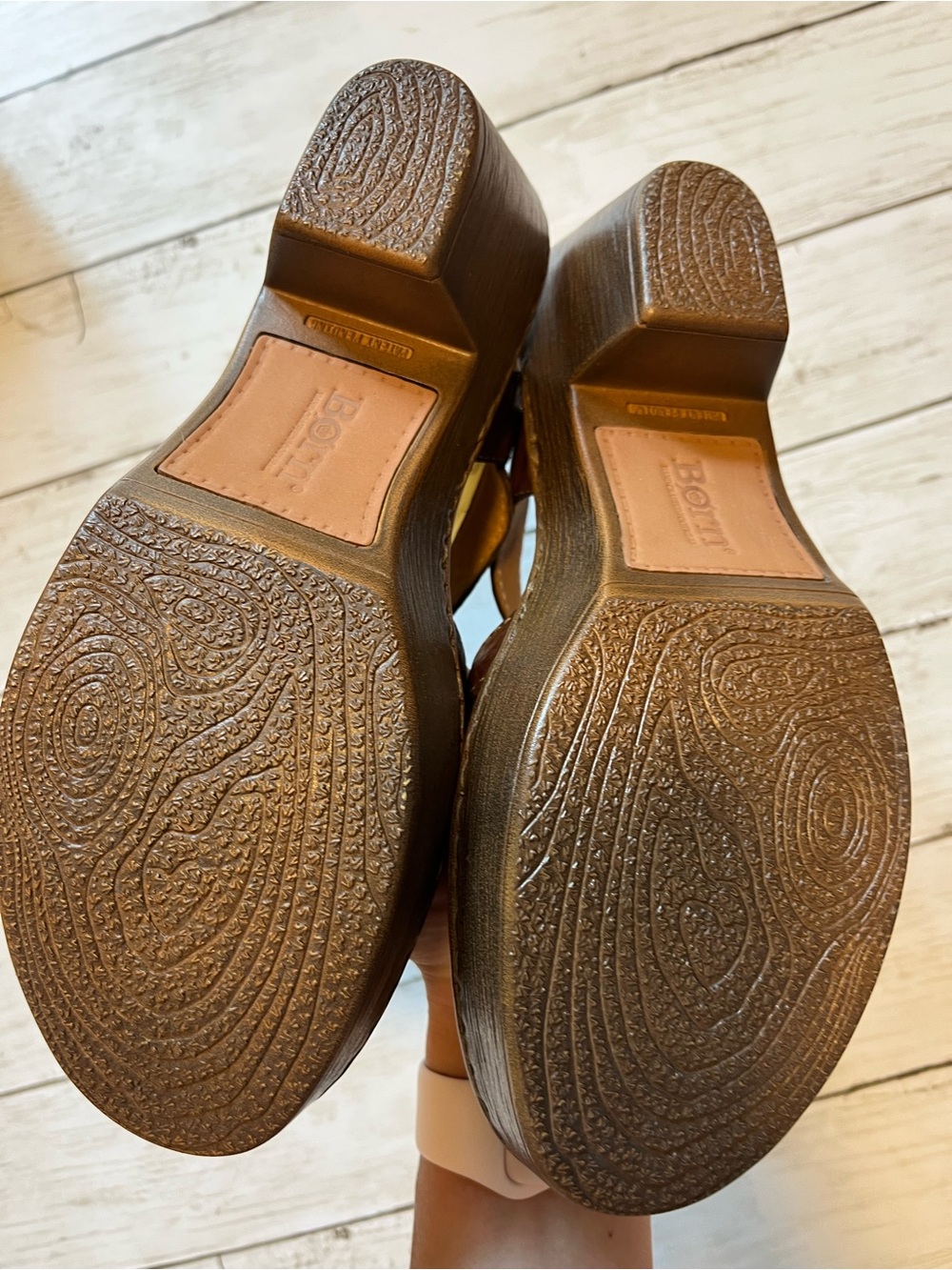 Born Women's Poplin Dark Brown Cafe Leather Platform Sandals - Picture 2 of 7